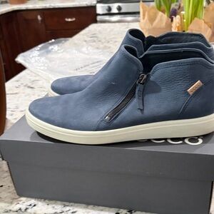 ECCO women's  Navy High-Top Sneakers